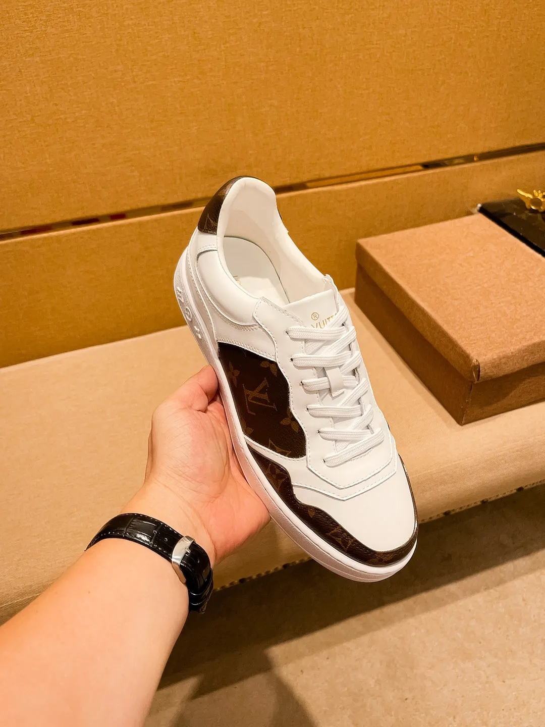 Men's shoes💰 400💰[LV]🔥Louis Vuitton, high-end men's shoes brand, official website 1:1 latest masterpiece: the upper is made of Italian imported first-layer cowhide with a comfortable and breathable lining➕original non-slip and wear-resistant outsole🔥, making walking more convenient and comfortable! An exclusive new model, a stunning work, a beautiful 1:1 replica [color] compared to the official quality! Create a fashionable personality to set off your uniqueness! A must-have for trendy men! Classic🔥Size: 38-44 Color: 🔥Multiple colors available🔥